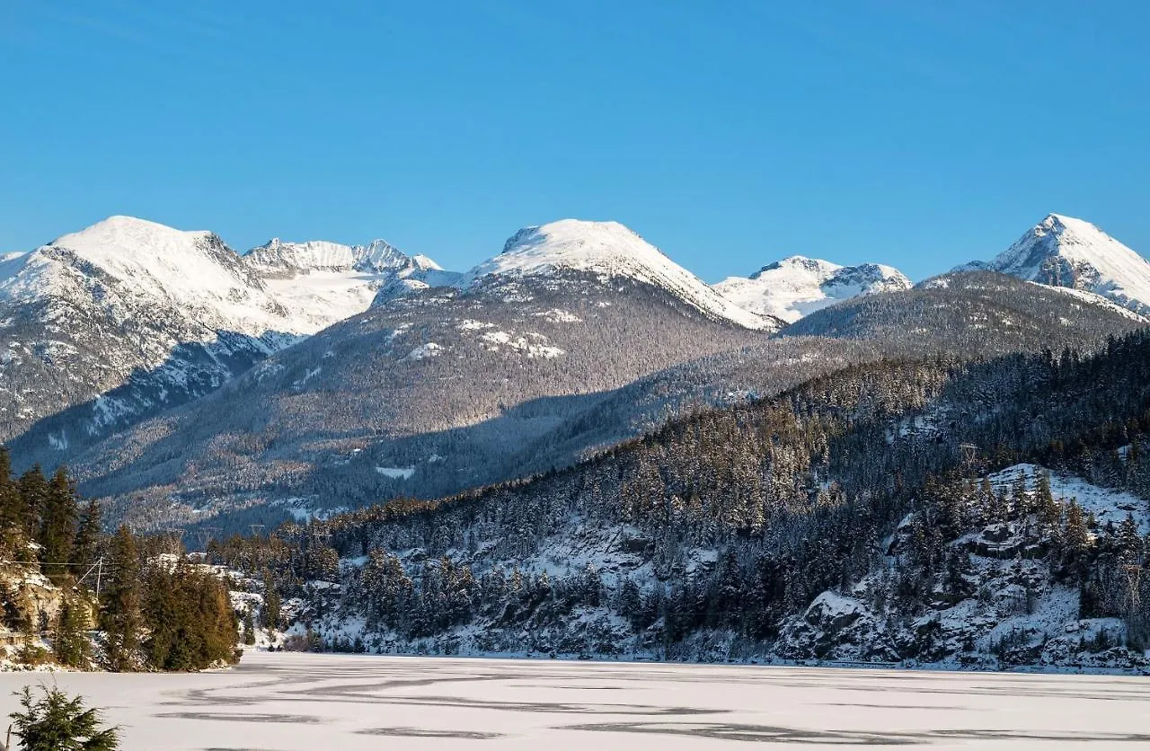 Luxury Mountain Retreat With Private Hot Tub By Harmony Whistler Villa Holiday home