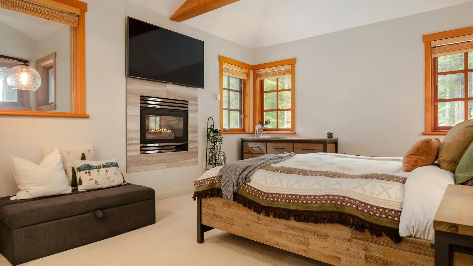 Luxury Mountain Retreat With Private Hot Tub By Harmony Whistler Villa Holiday home