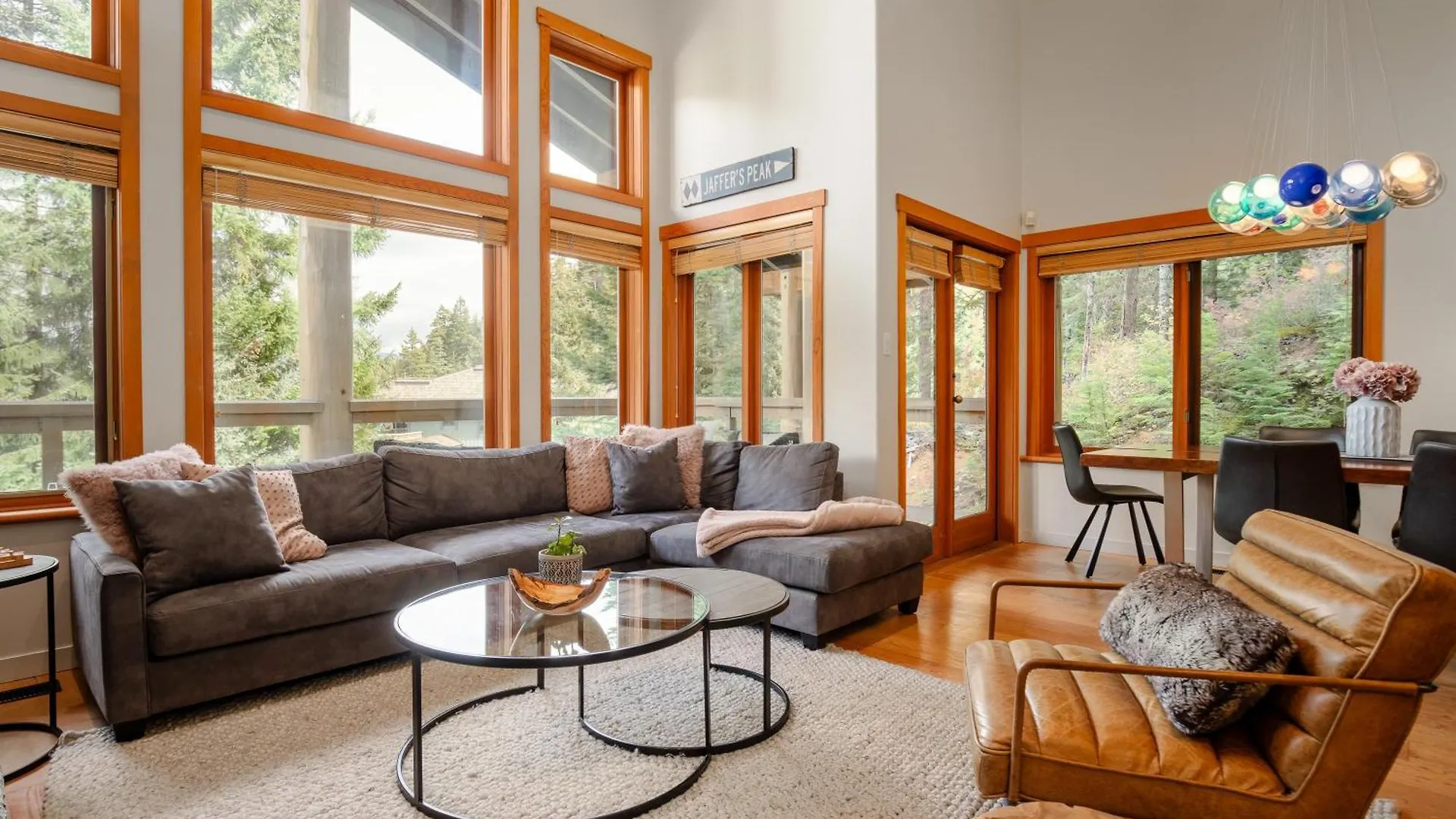 Luxury Mountain Retreat With Private Hot Tub By Harmony Whistler Villa