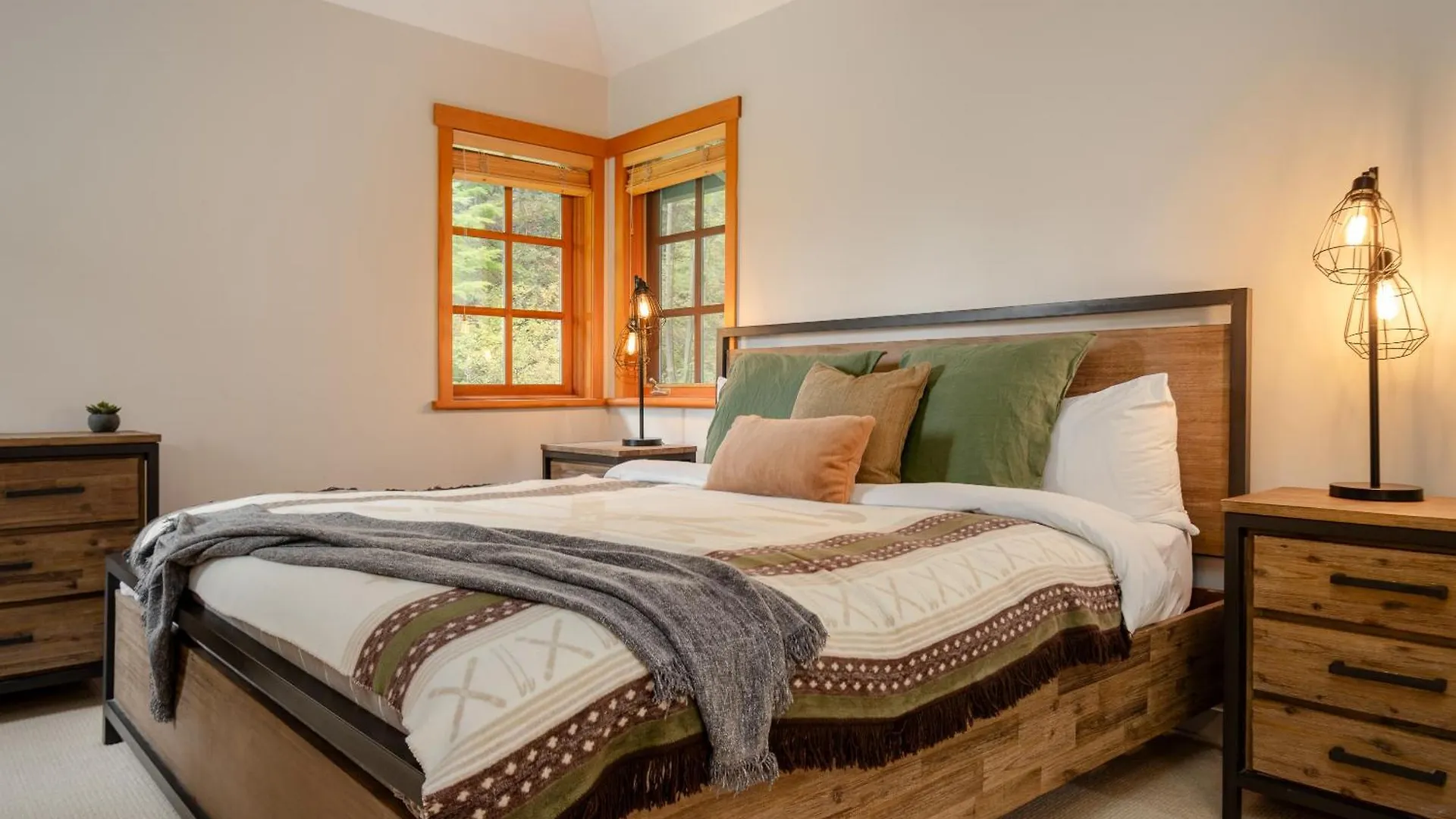 Holiday home Luxury Mountain Retreat With Private Hot Tub By Harmony Whistler Villa Canada