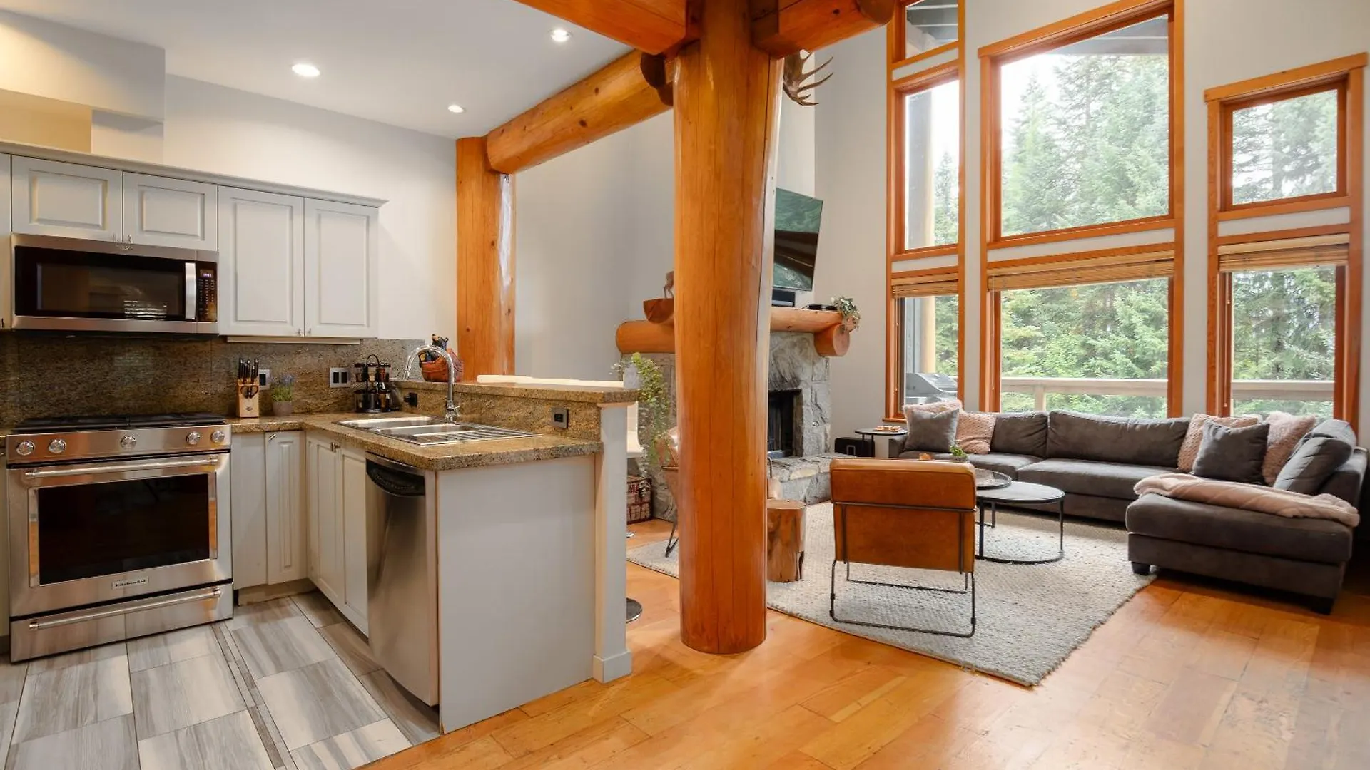 Luxury Mountain Retreat With Private Hot Tub By Harmony Whistler Villa