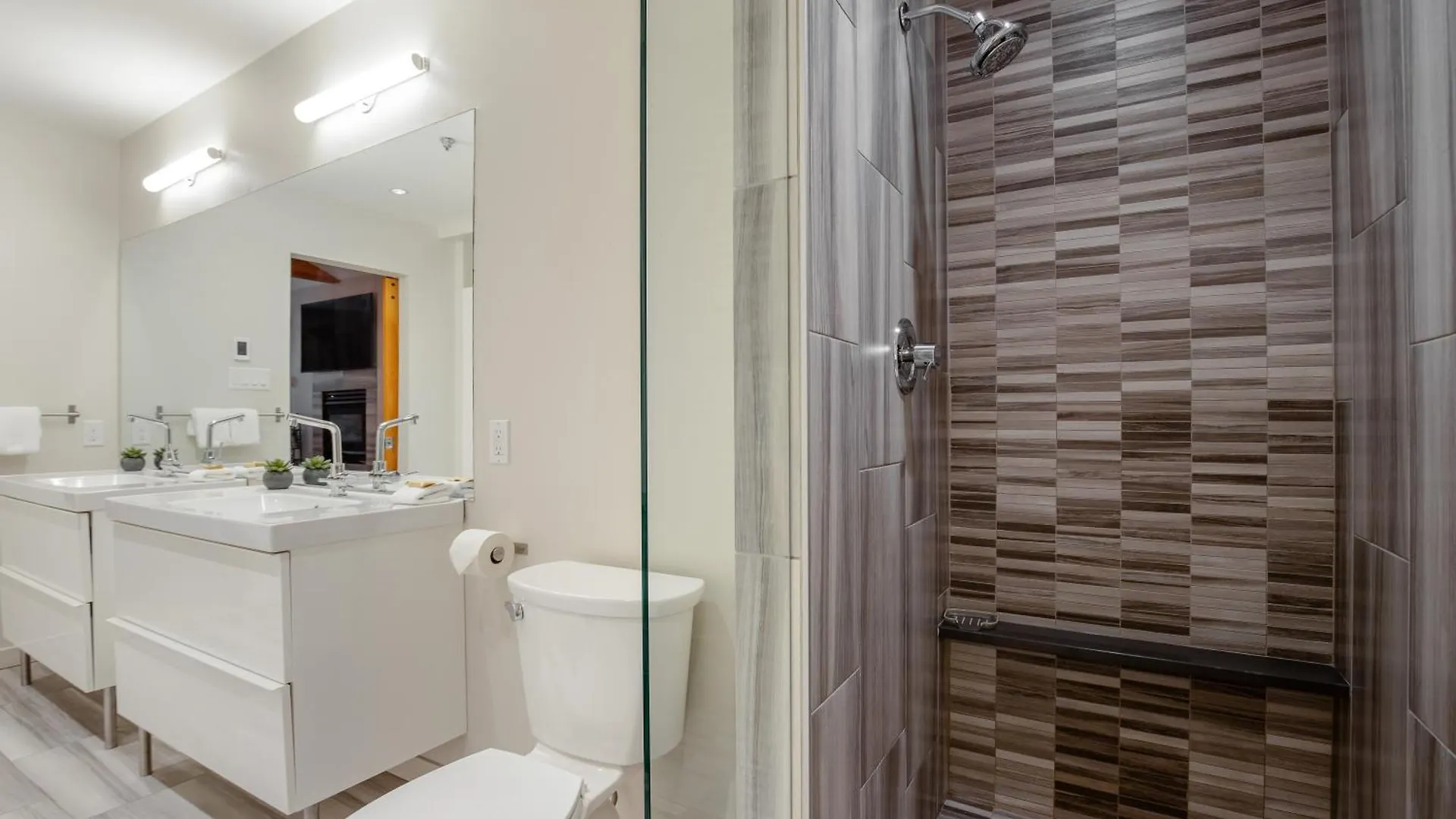 Luxury Mountain Retreat With Private Hot Tub By Harmony Whistler Villa Holiday home